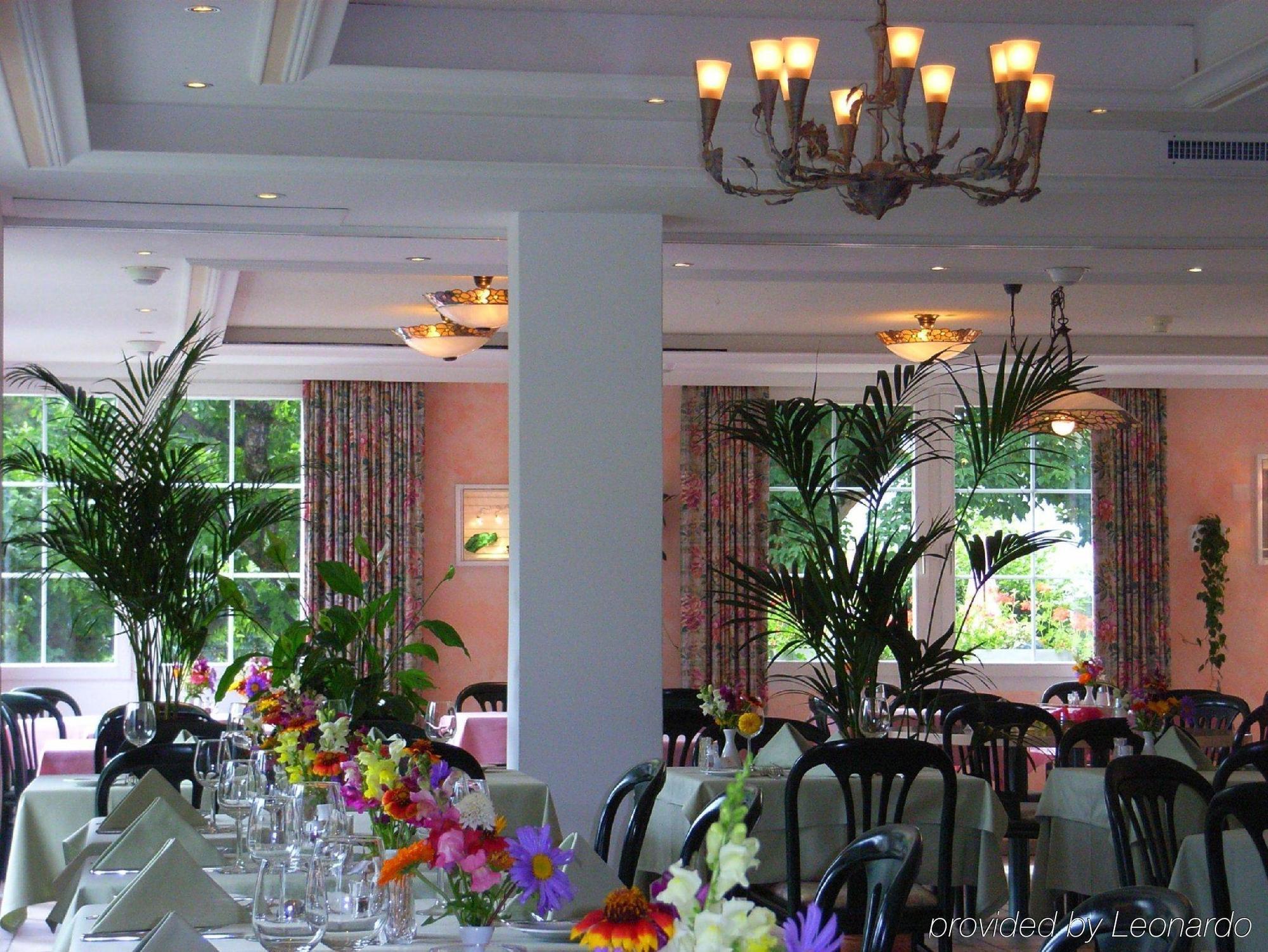 Typically Swiss Hotel Altana Scuol Restaurante foto