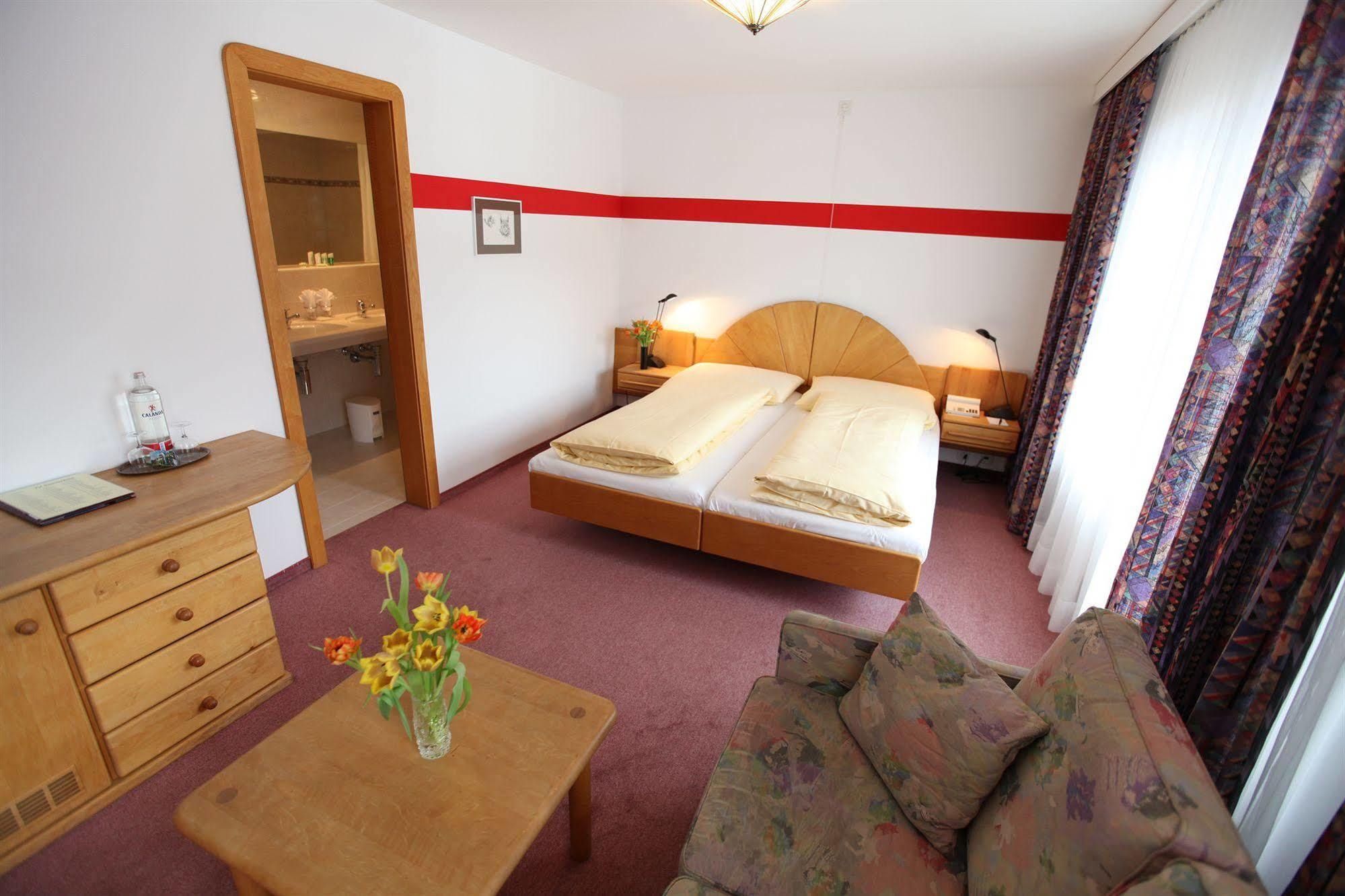 Typically Swiss Hotel Altana Scuol Exterior foto