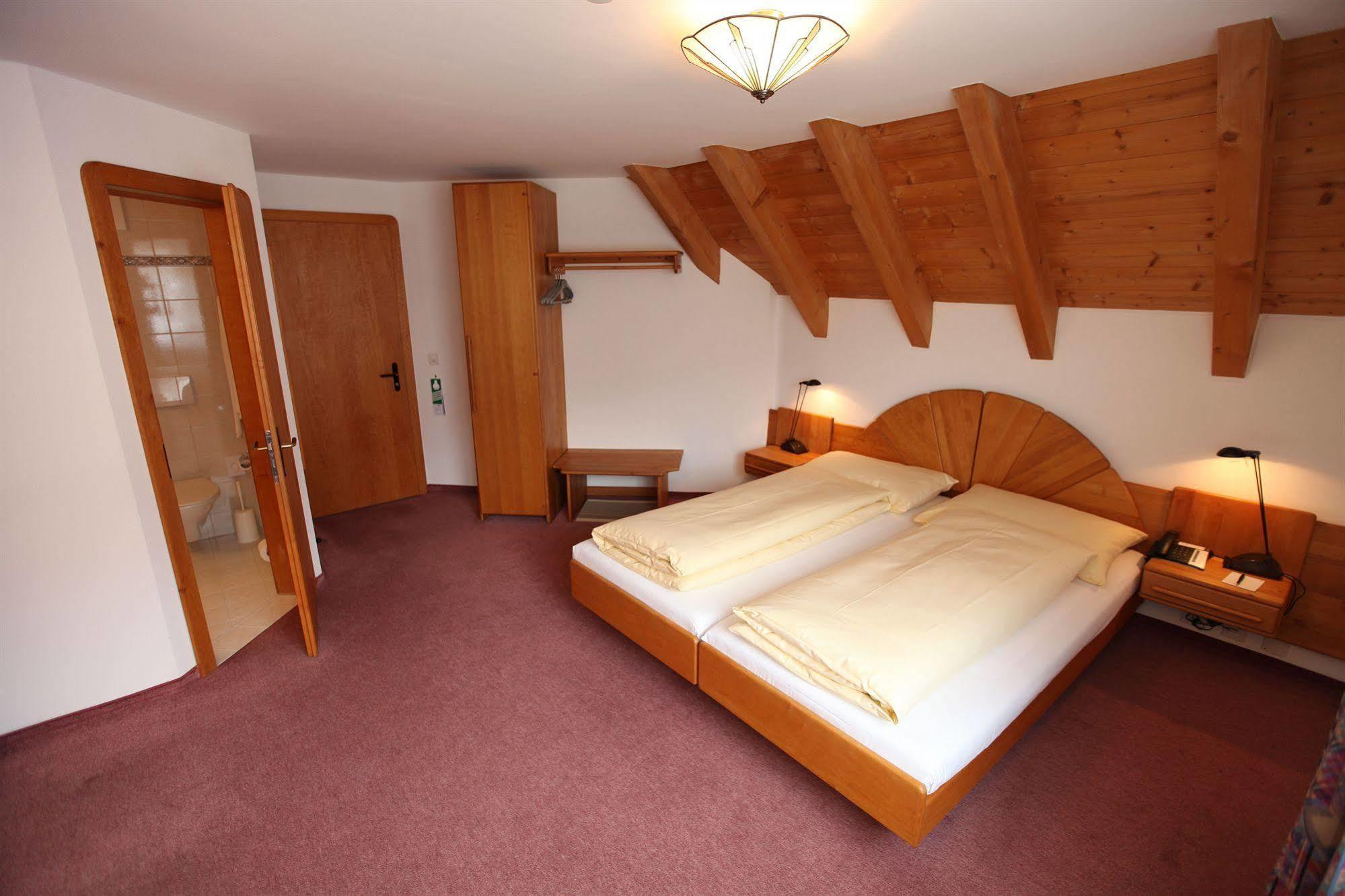 Typically Swiss Hotel Altana Scuol Exterior foto