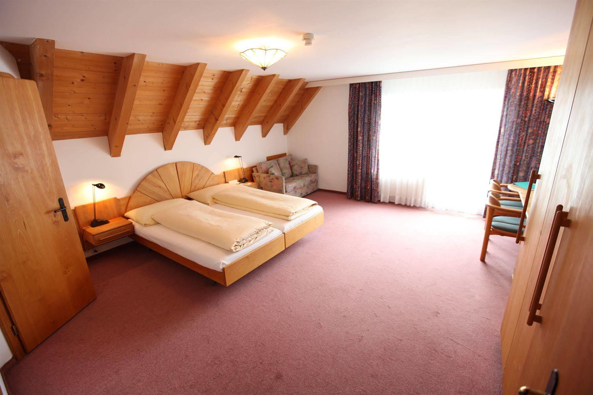 Typically Swiss Hotel Altana Scuol Exterior foto
