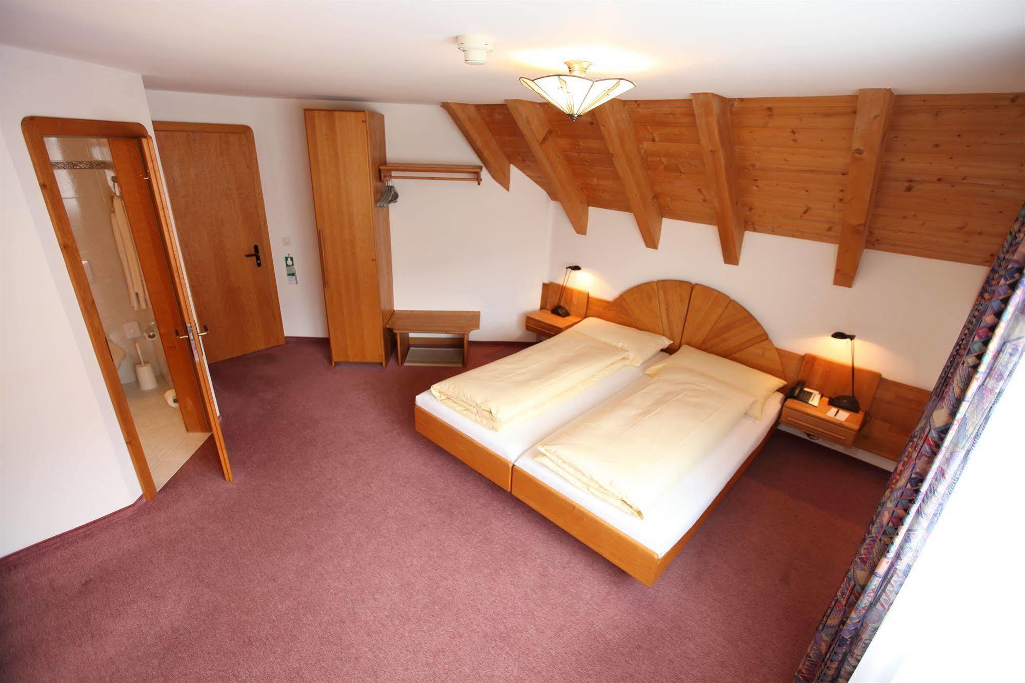 Typically Swiss Hotel Altana Scuol Exterior foto