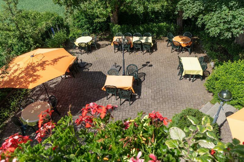 Typically Swiss Hotel Altana Scuol Exterior foto